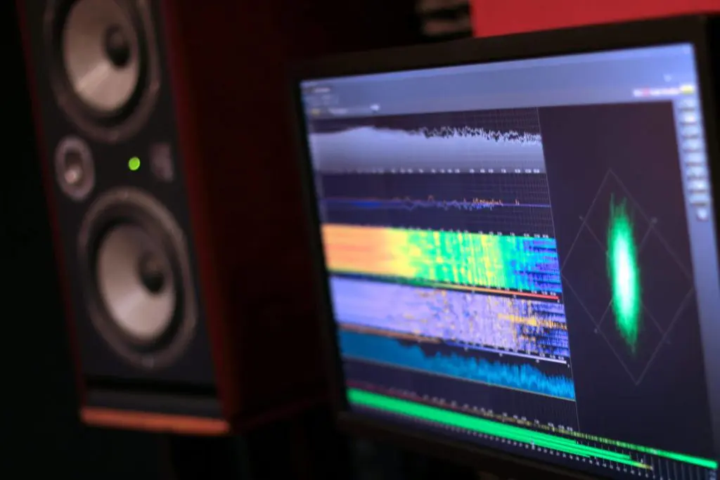 Focal Visualizer » Onix Mastering Studio Fotografía del estudio donde aparece un Focal Twin 6be & el NüGen Visualizer - ¿Qué es el mastering?